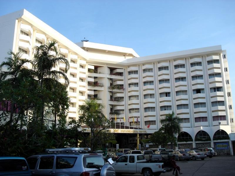 Petchkasem Grand Hotel Surin Exterior foto