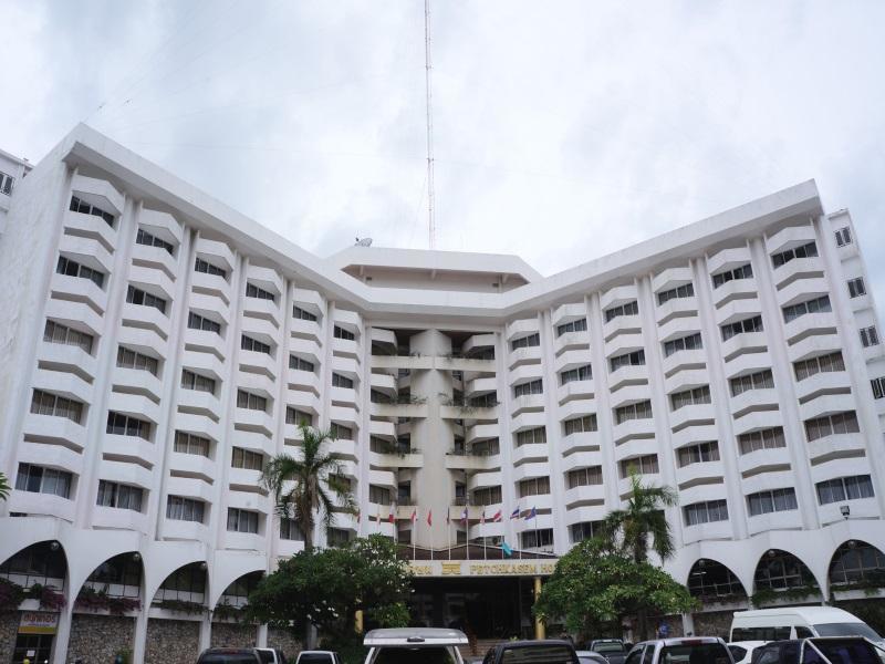 Petchkasem Grand Hotel Surin Exterior foto